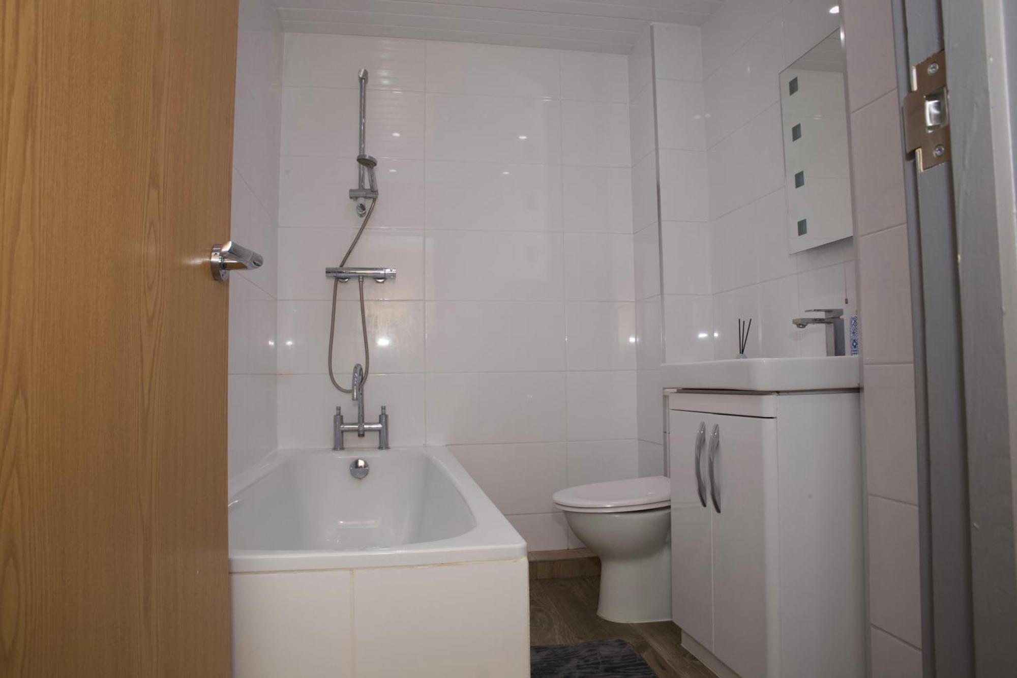 Spacious Modern 2 Bed Flat In City Centre Reading Exterior photo